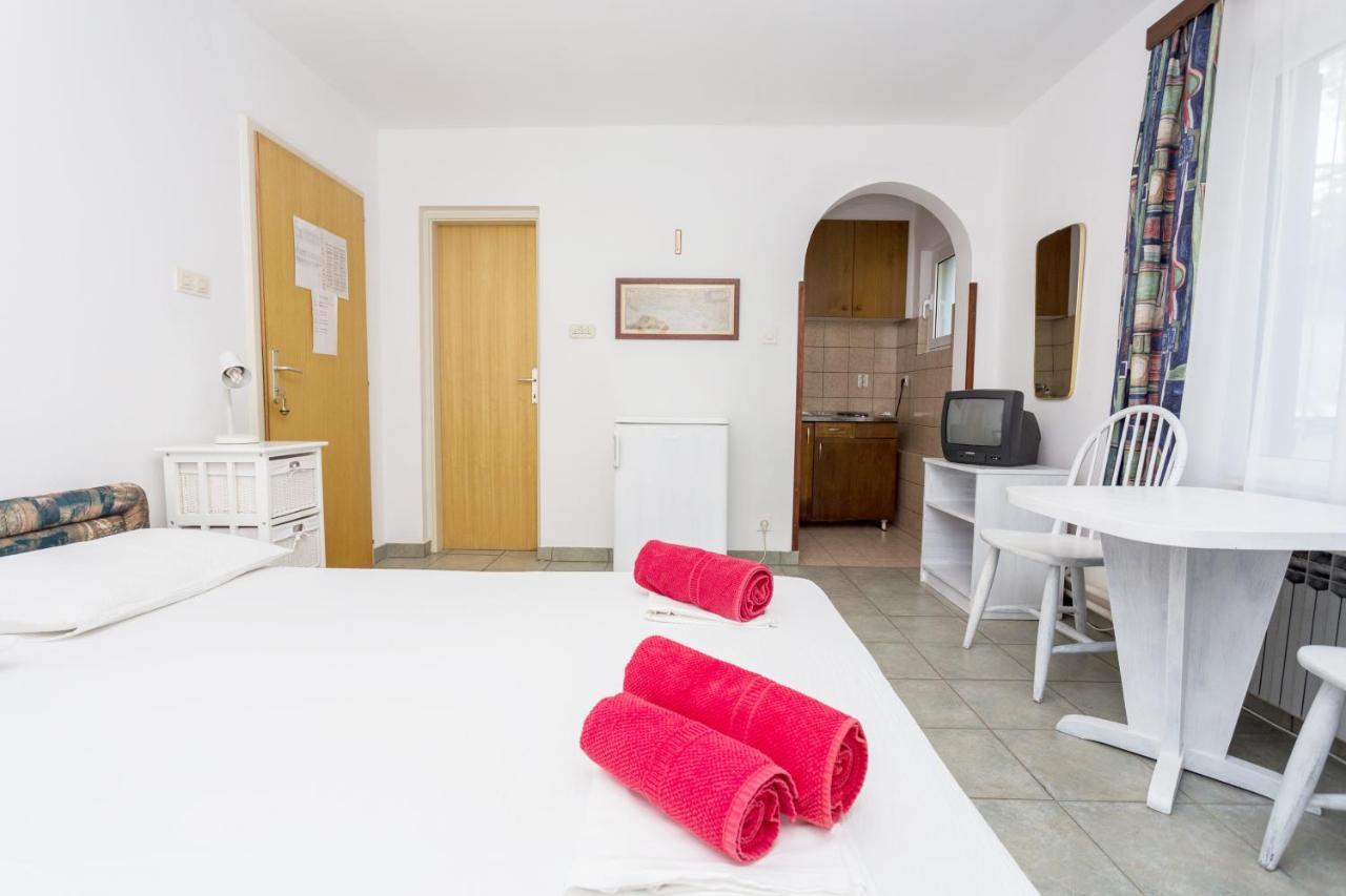 Lussino Accommodation Mali Losinj Exterior photo